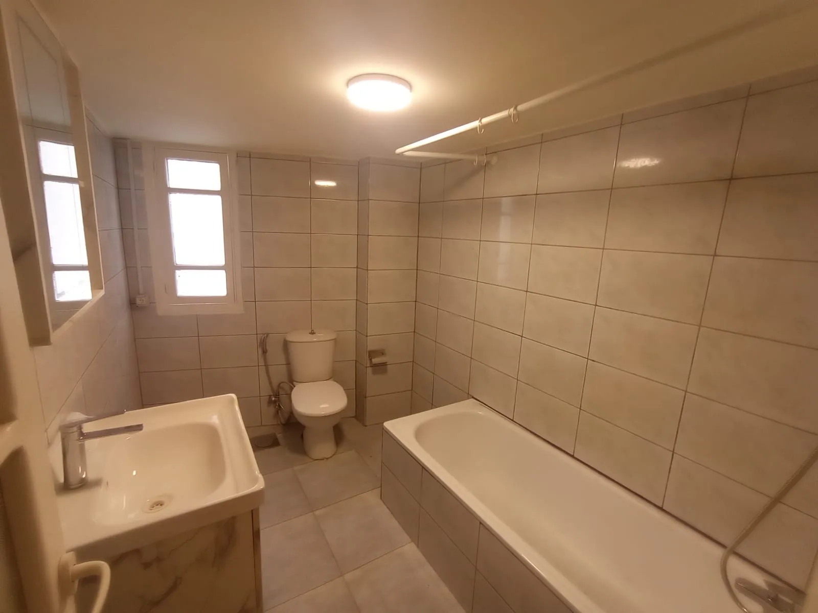 3-Bedroom Apartment For Rent In Achrafieh With Easy Access, Near Sagesse — الصورة 8