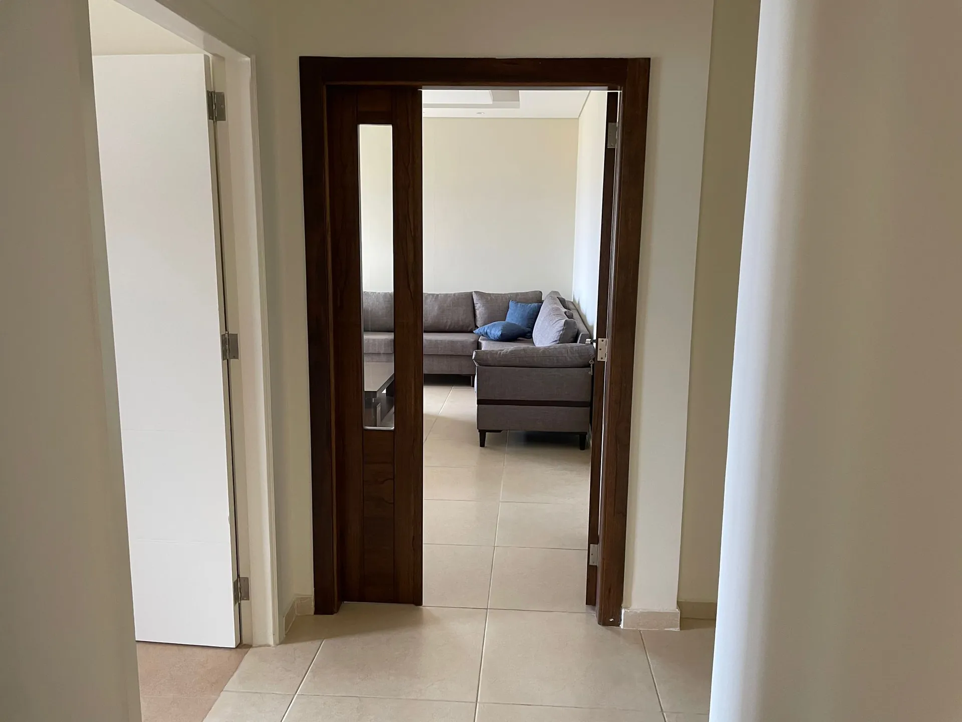 Semi-Furnished Apartment in Great Location For Rent in Jbeil, Qartaboun — الصورة 10