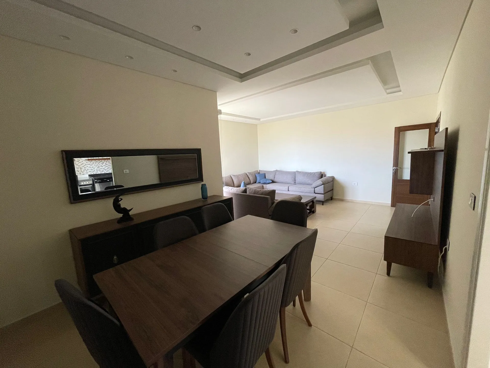 Semi-Furnished Apartment in Great Location For Rent in Jbeil, Qartaboun — الصورة 4