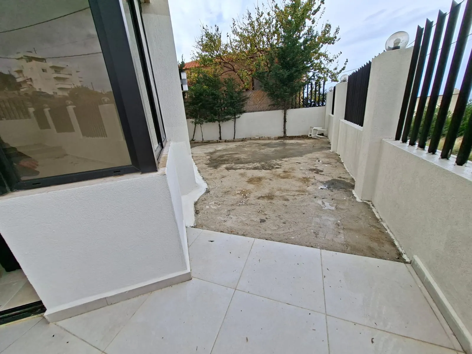 Simplex Apartment For Sale In Blat with a Large Terrace — الصورة 8