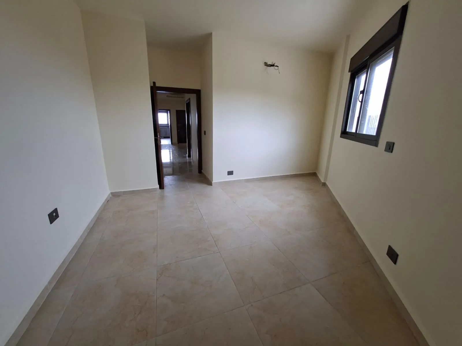 Simplex Apartment For Sale In Blat with a Large Terrace — الصورة 9