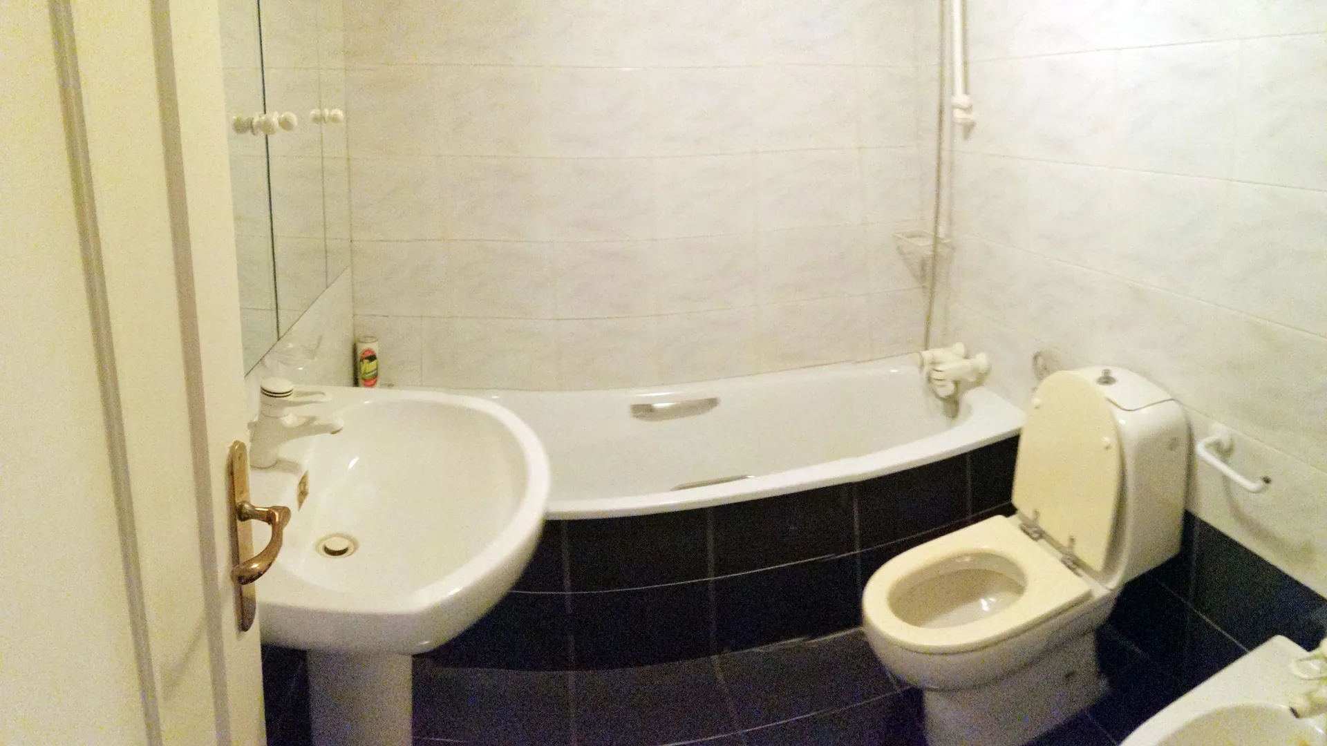 Semi Furnished Deluxe Apartment For Rent In Achrafieh Near Sassine — الصورة 4