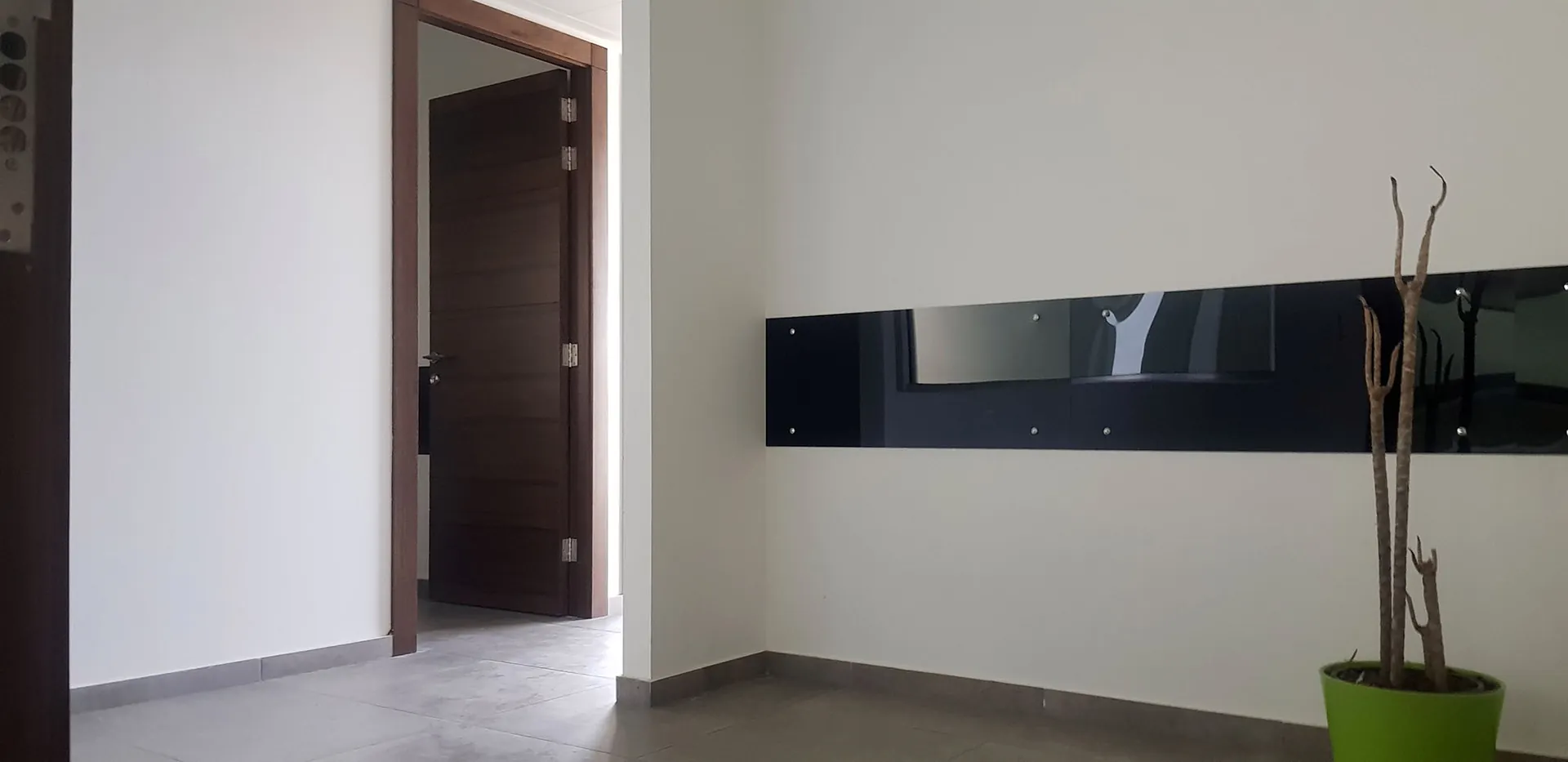 Office for Rent In Horsh Tabet