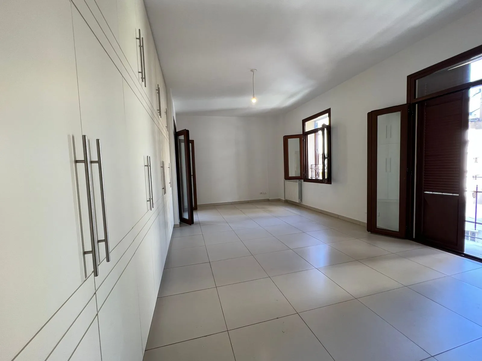 High-End Apartment For Rent in the Golden Area of Achrafieh Carré D'or — الصورة 3
