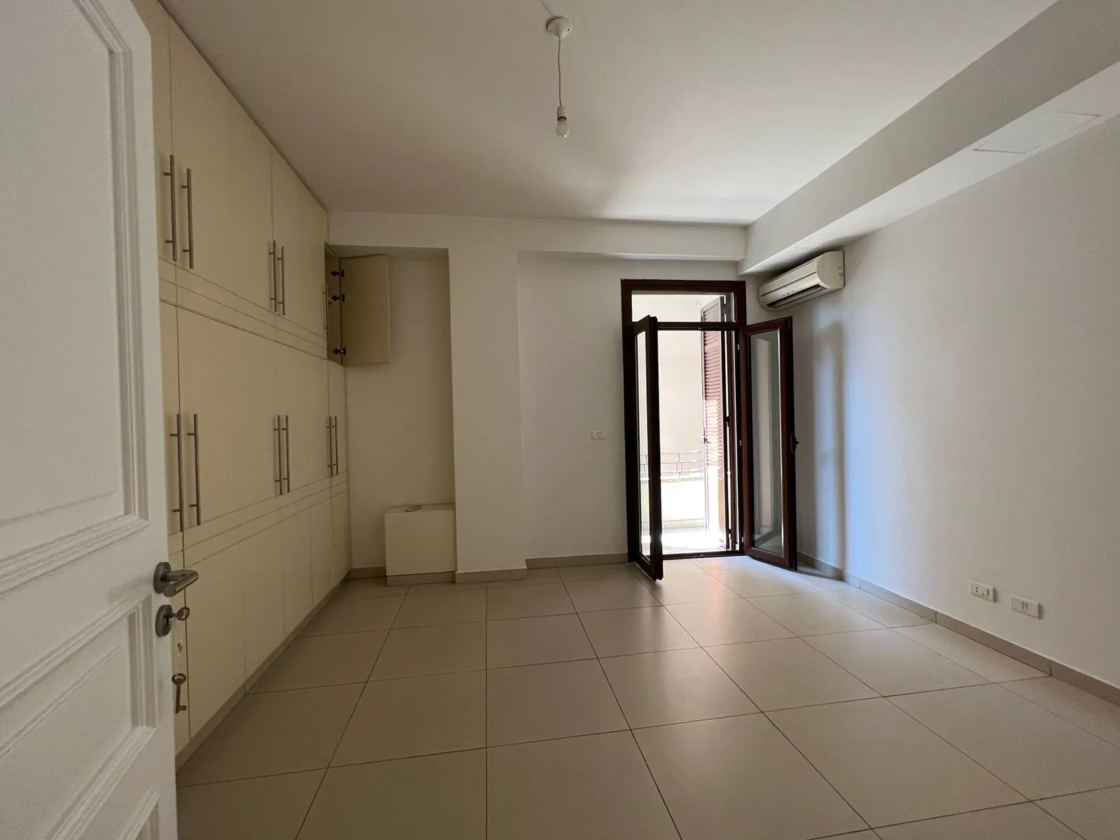 High-End Apartment For Rent in the Golden Area of Achrafieh Carré D'or — الصورة 4