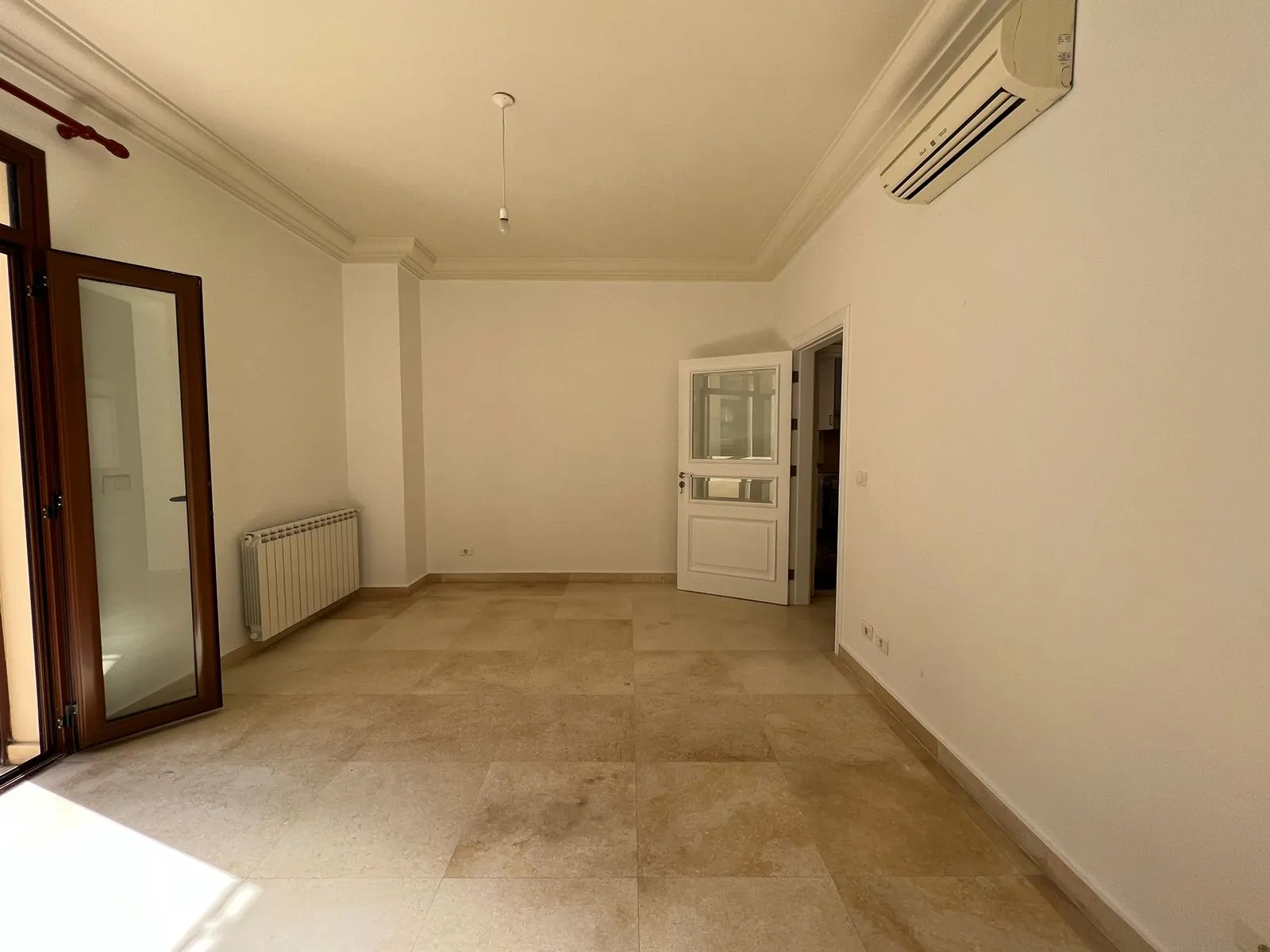 High-End Apartment For Rent in the Golden Area of Achrafieh Carré D'or — الصورة 5