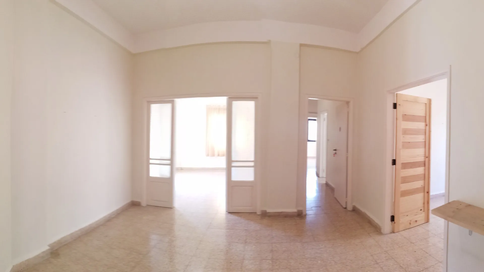 Nice Office For Rent In A Prime Location In Badaro — الصورة 3