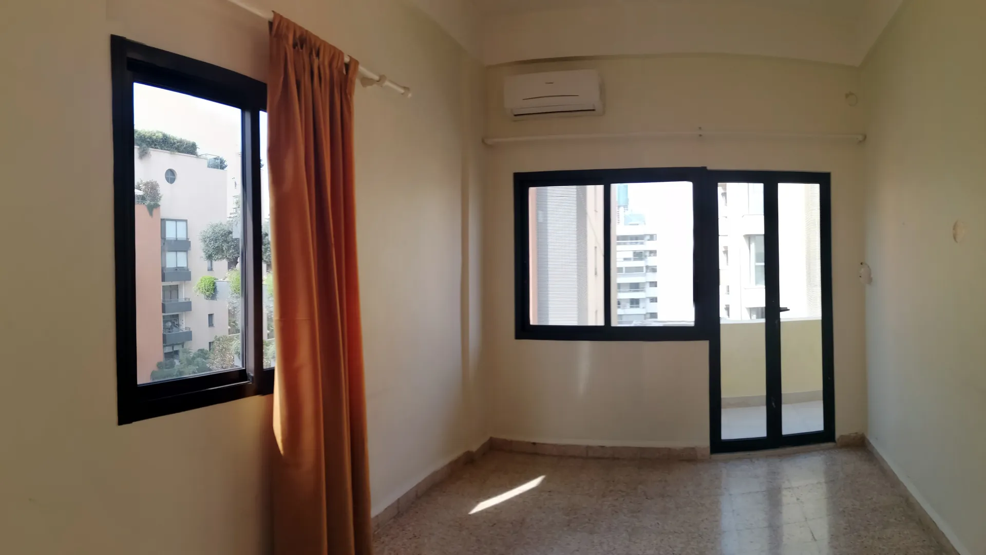Nice Office For Rent In A Prime Location In Badaro — الصورة 5