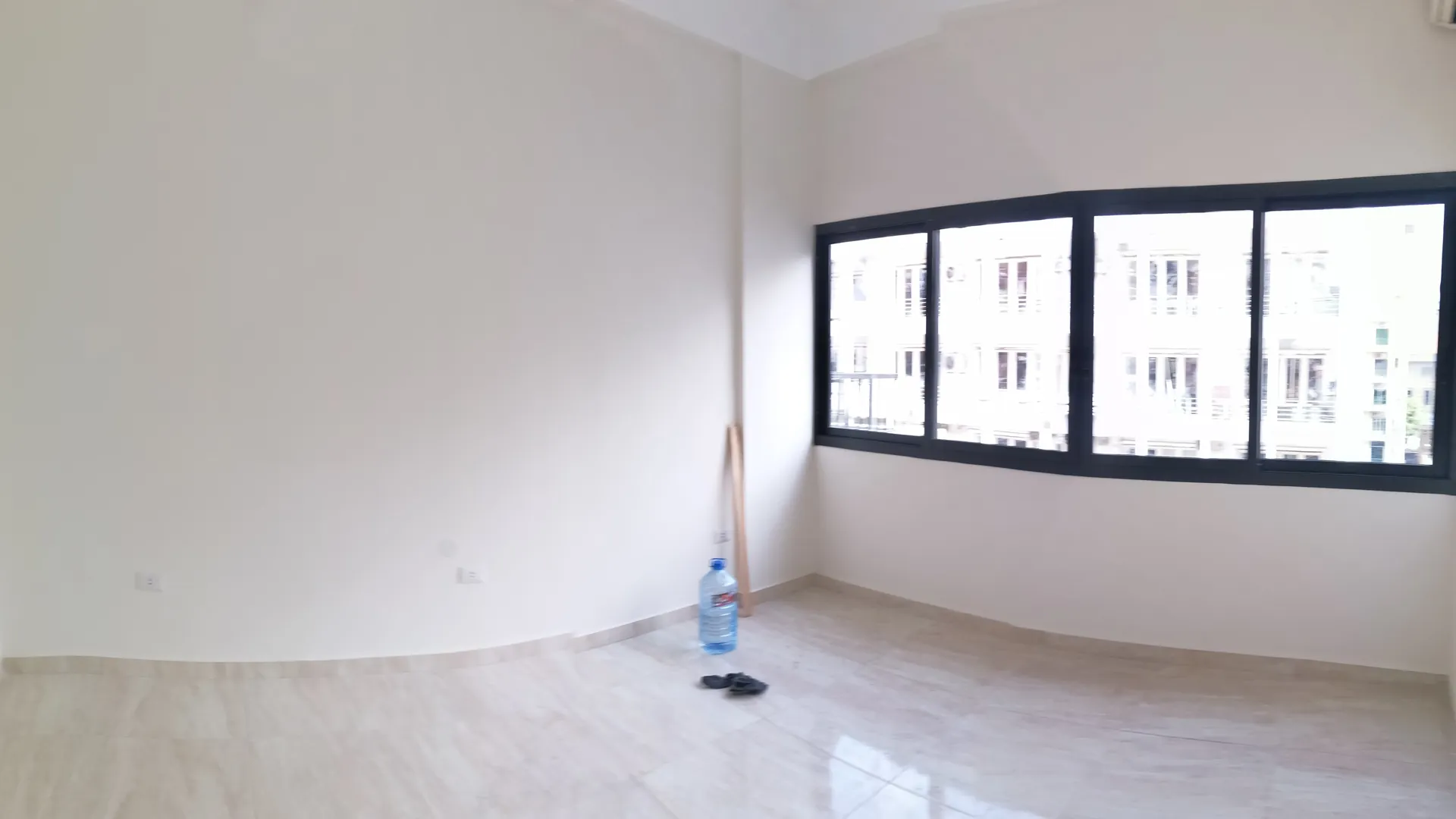 Spacious Renovated Office For Rent In Badaro — الصورة 3