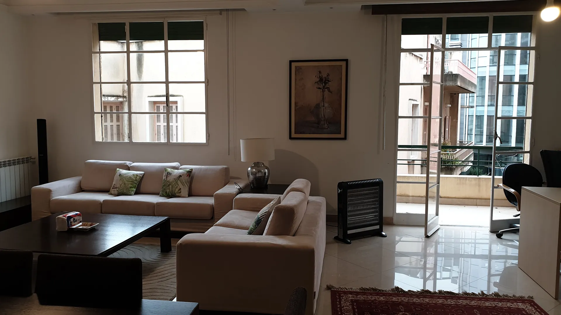 Unfurnished 3-Bedroom Apartment For Rent in Saifi Village — الصورة 2
