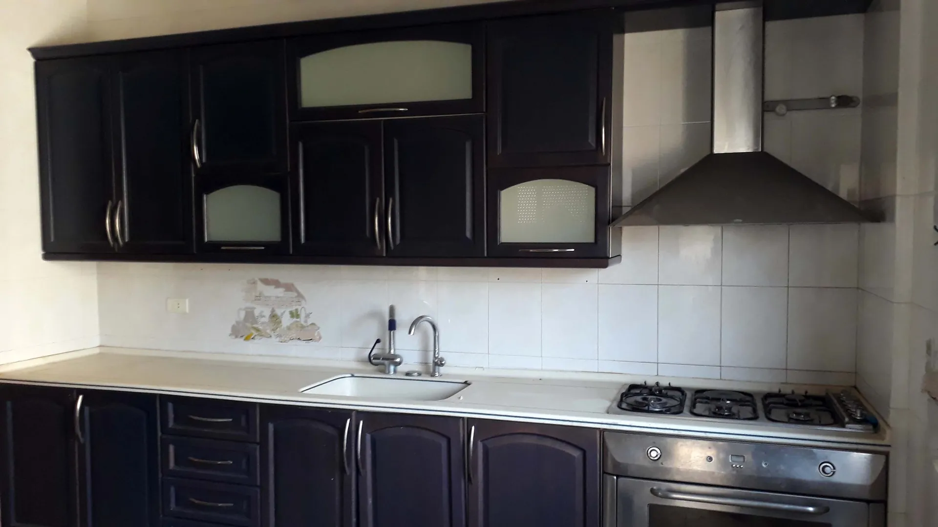 Well Located Apartment For Rent in a calm area of Bsalim — الصورة 2