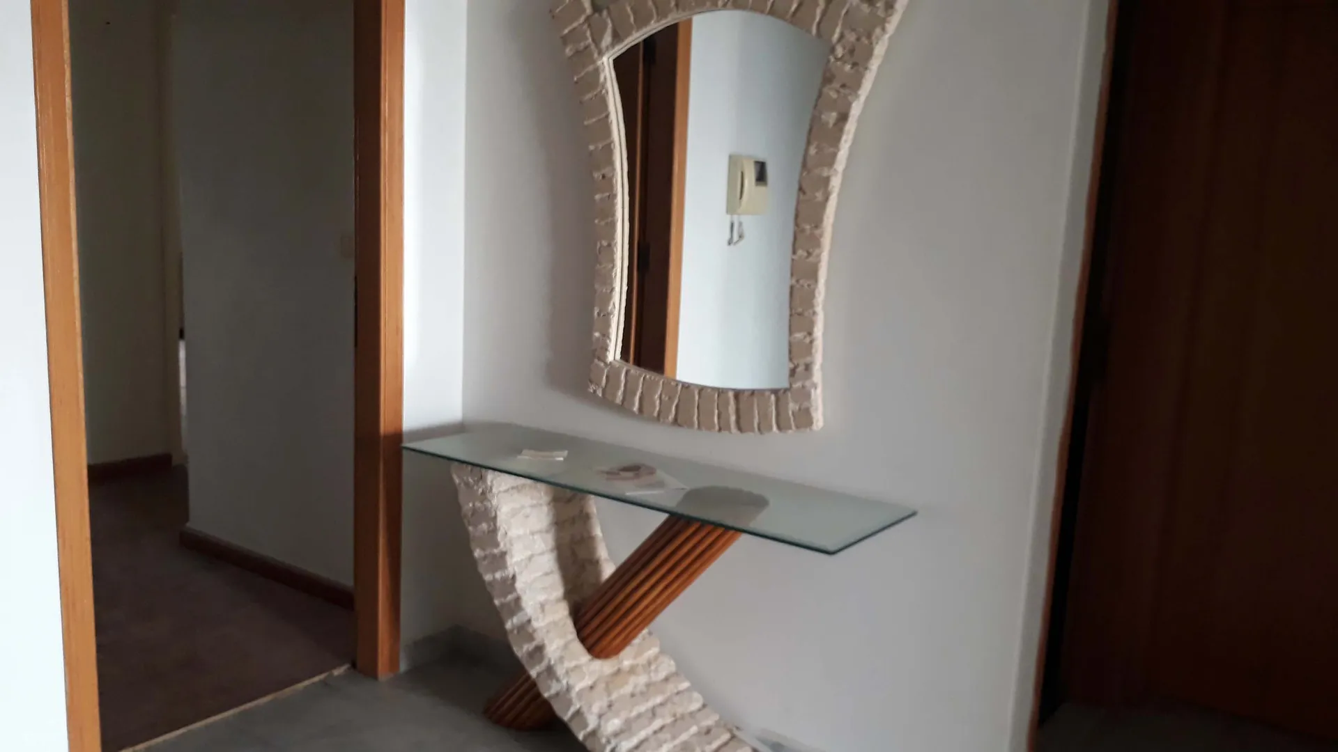 Well Located Apartment For Rent in a calm area of Bsalim — الصورة 8
