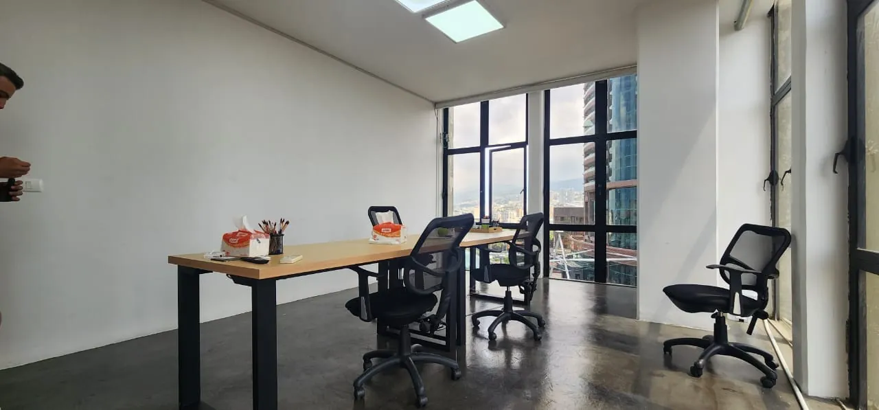150 sqm Office For Sale in Horsh Tabet with Great view — الصورة 2