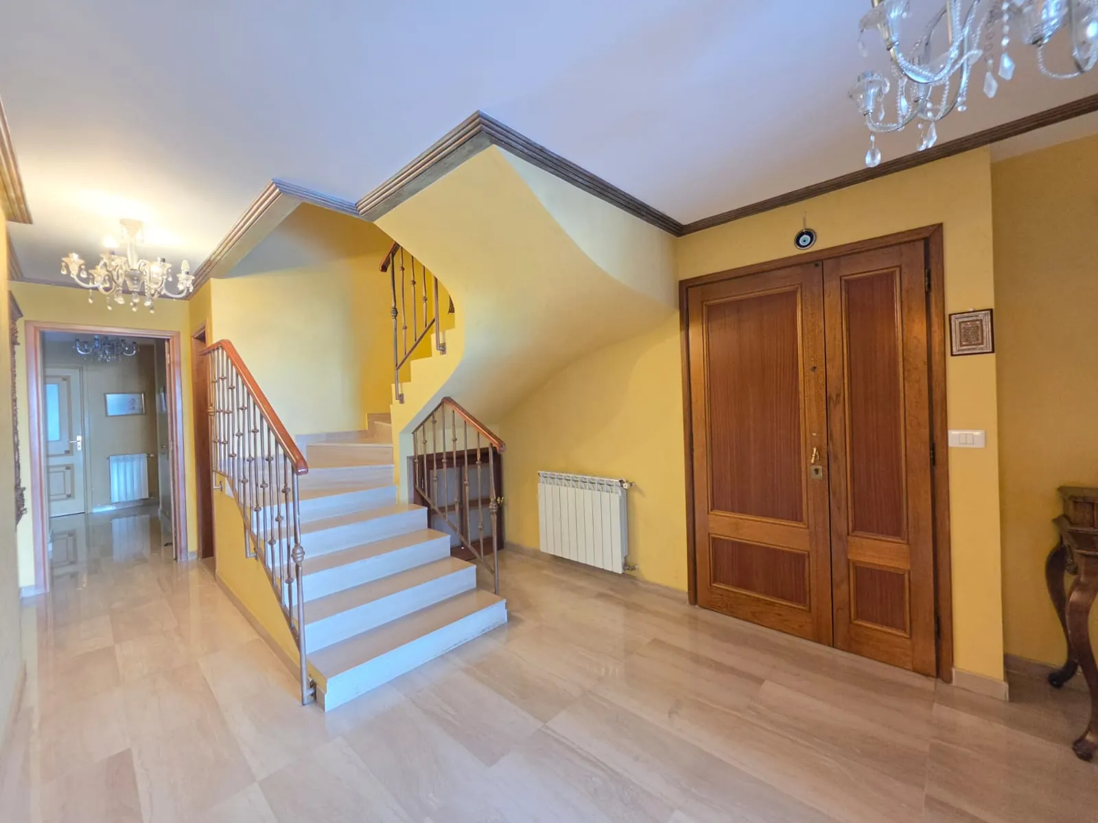Beautifully Designed Duplex For Sale in Louaize with Panoramic view — الصورة 3