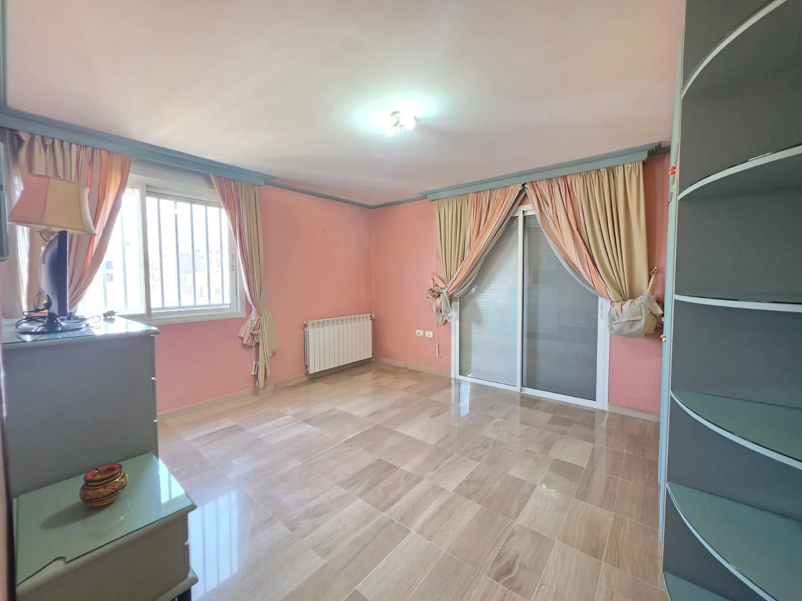 Beautifully Designed Duplex For Sale in Louaize with Panoramic view — الصورة 9