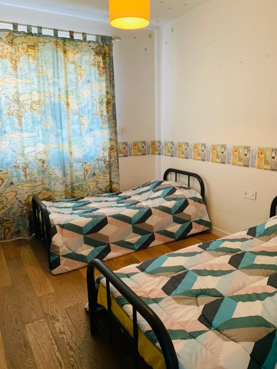 Fully Furnished Bright Apartment For Rent in Achrafieh — الصورة 3