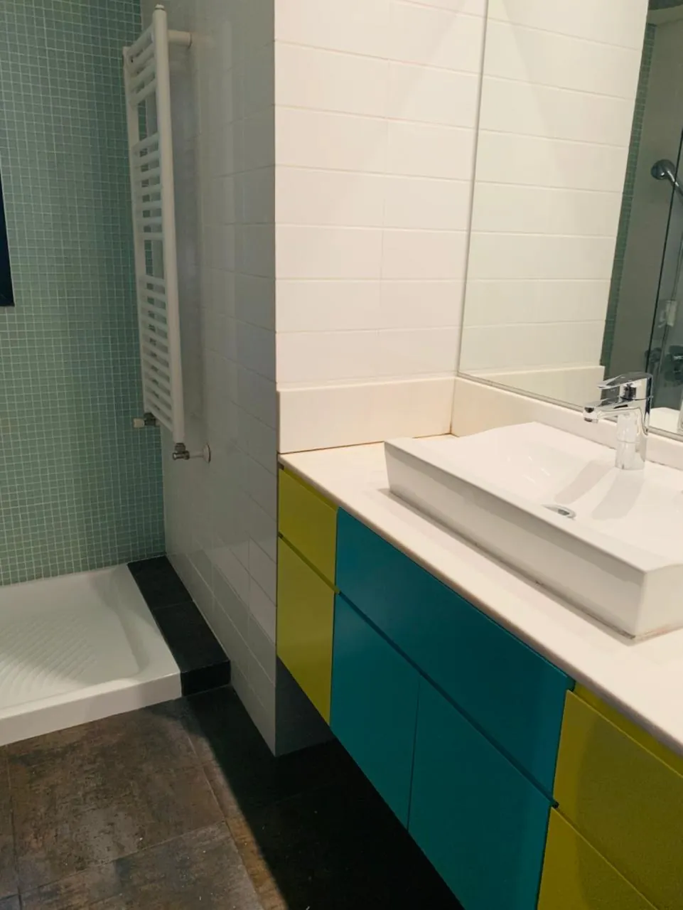 Fully Furnished Bright Apartment For Rent in Achrafieh — الصورة 5