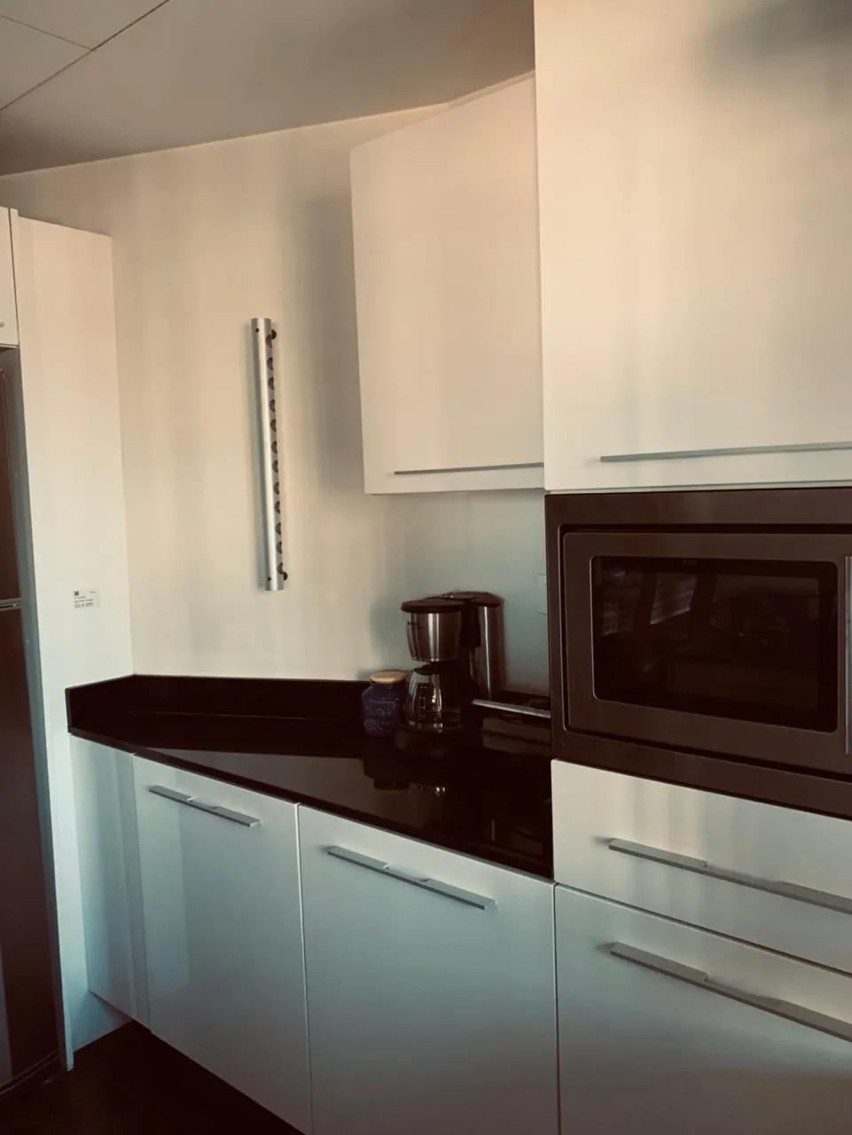 Fully Furnished Bright Apartment For Rent in Achrafieh — الصورة 6