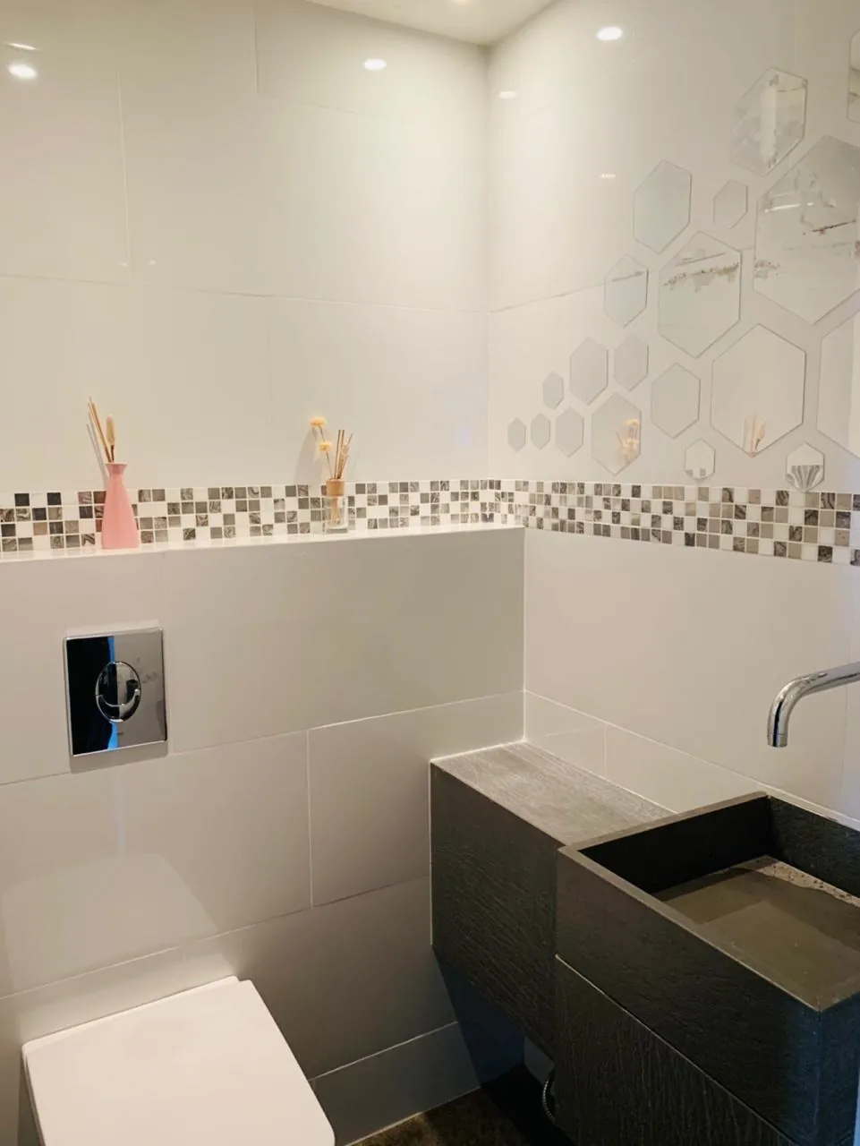 Fully Furnished Bright Apartment For Rent in Achrafieh — الصورة 7