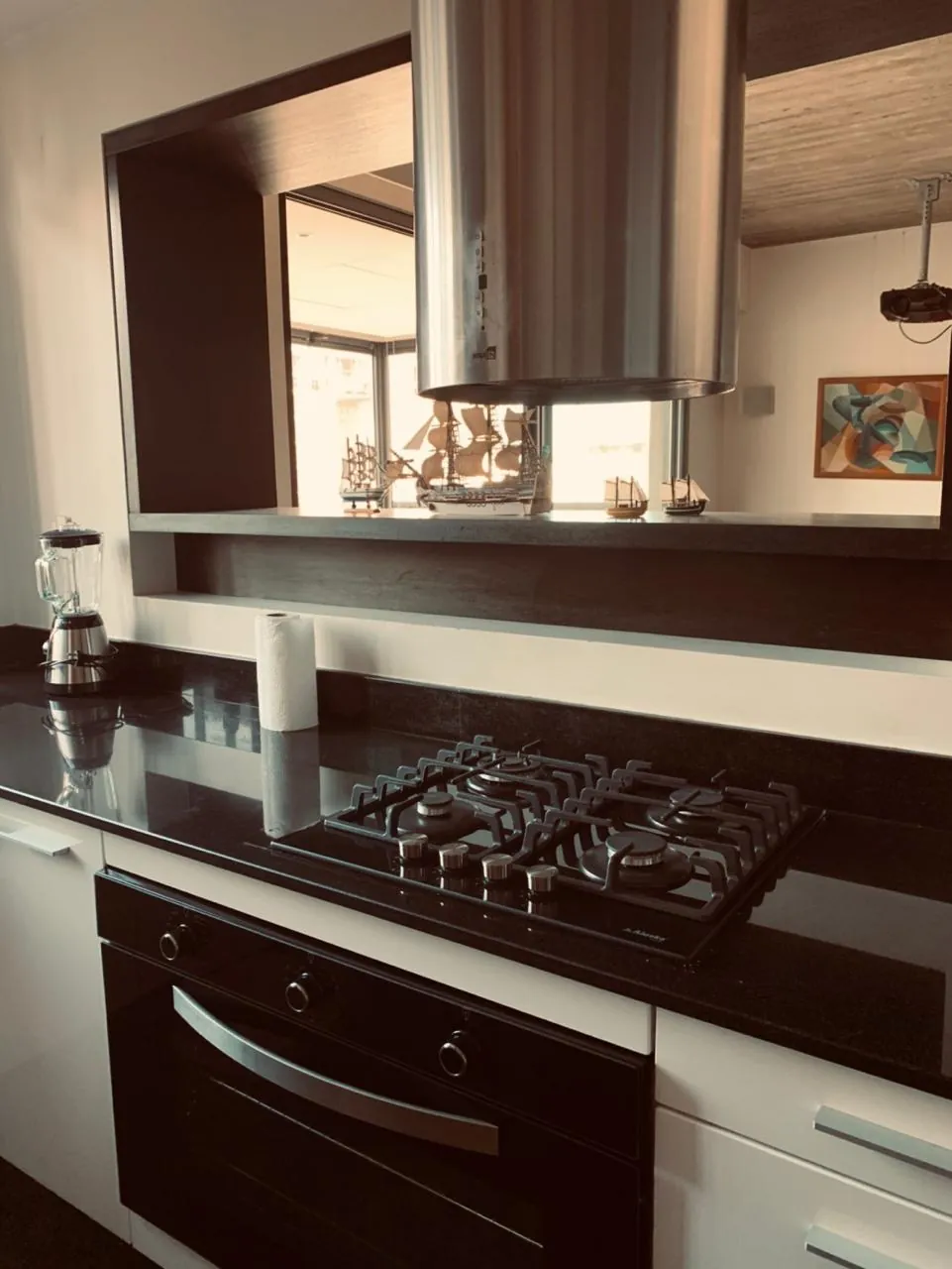 Fully Furnished Bright Apartment For Rent in Achrafieh — الصورة 9