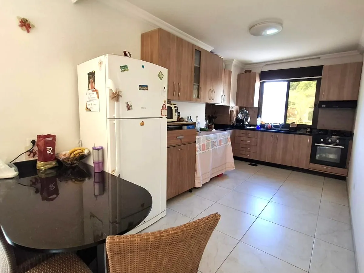 Apartment for Sale in Aamchit Benefits From An Open Sea View — الصورة 3