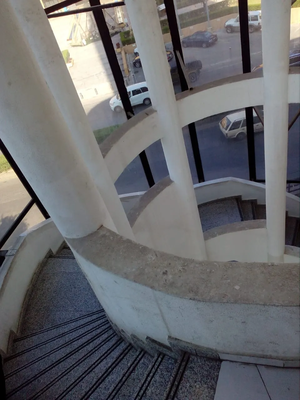 Showroom for Rent in Horsh Tabet