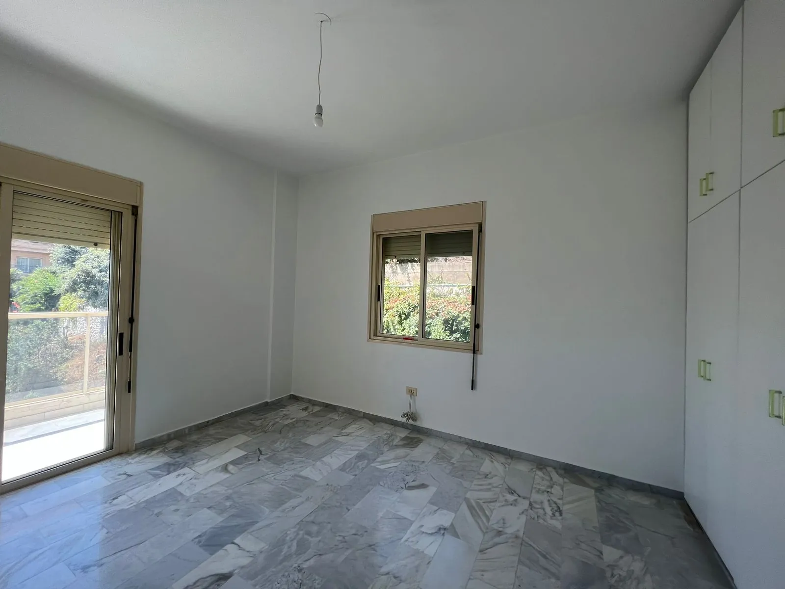 Spacious Apartment for Rent With Breathtaking View In Prime Location In Adma — الصورة 3
