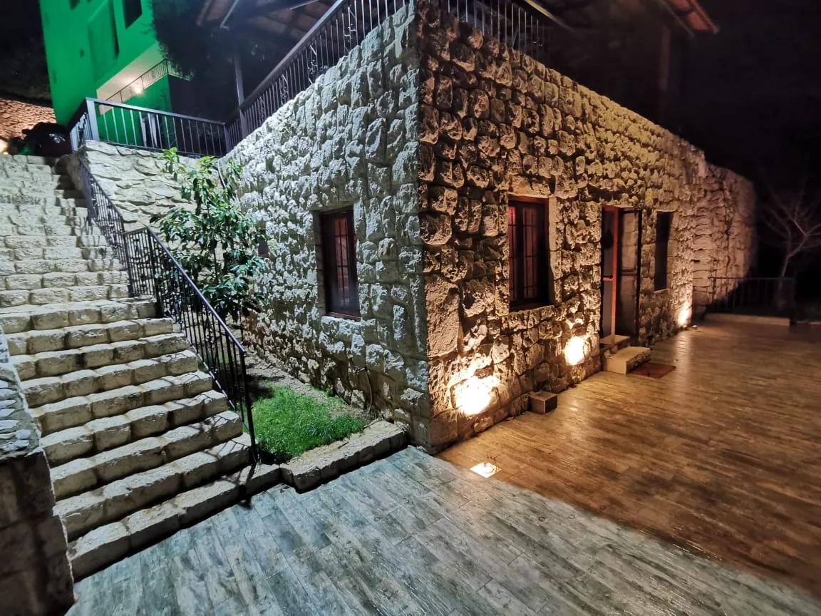 Traditional Building for Sale in Fatqa with a Big Garden — الصورة 2
