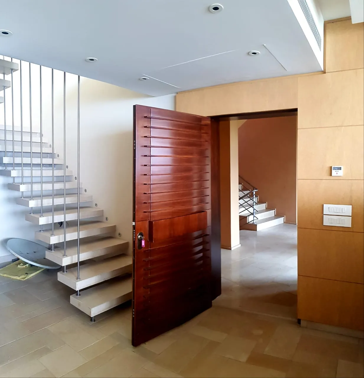 High - End Duplex for Sale in Tabarja with a Beautiful Terrace — الصورة 2