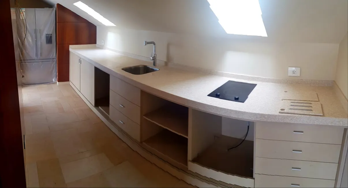 High - End Duplex for Sale in Tabarja with a Beautiful Terrace — الصورة 3