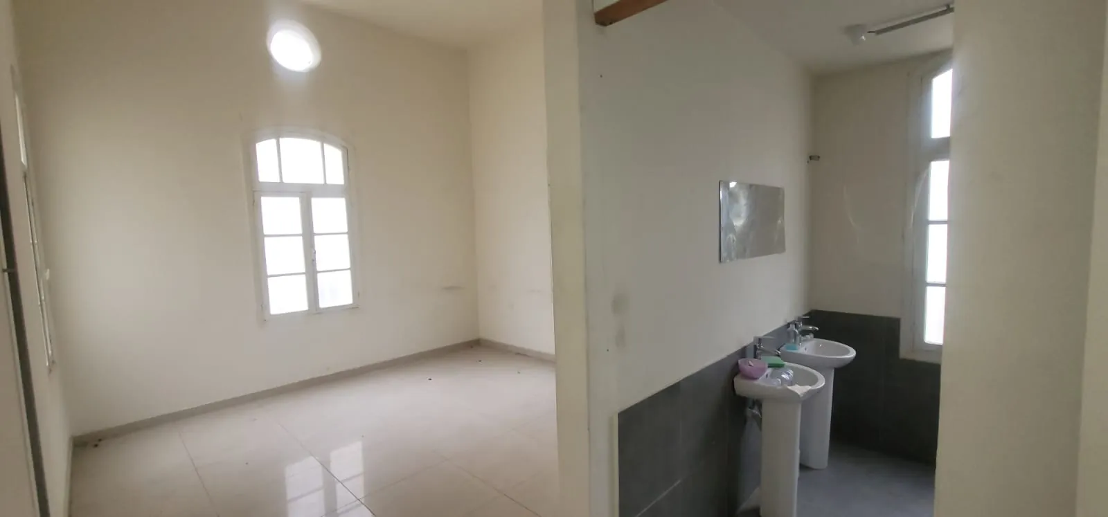 Commercial House For Rent in Jounieh — الصورة 4