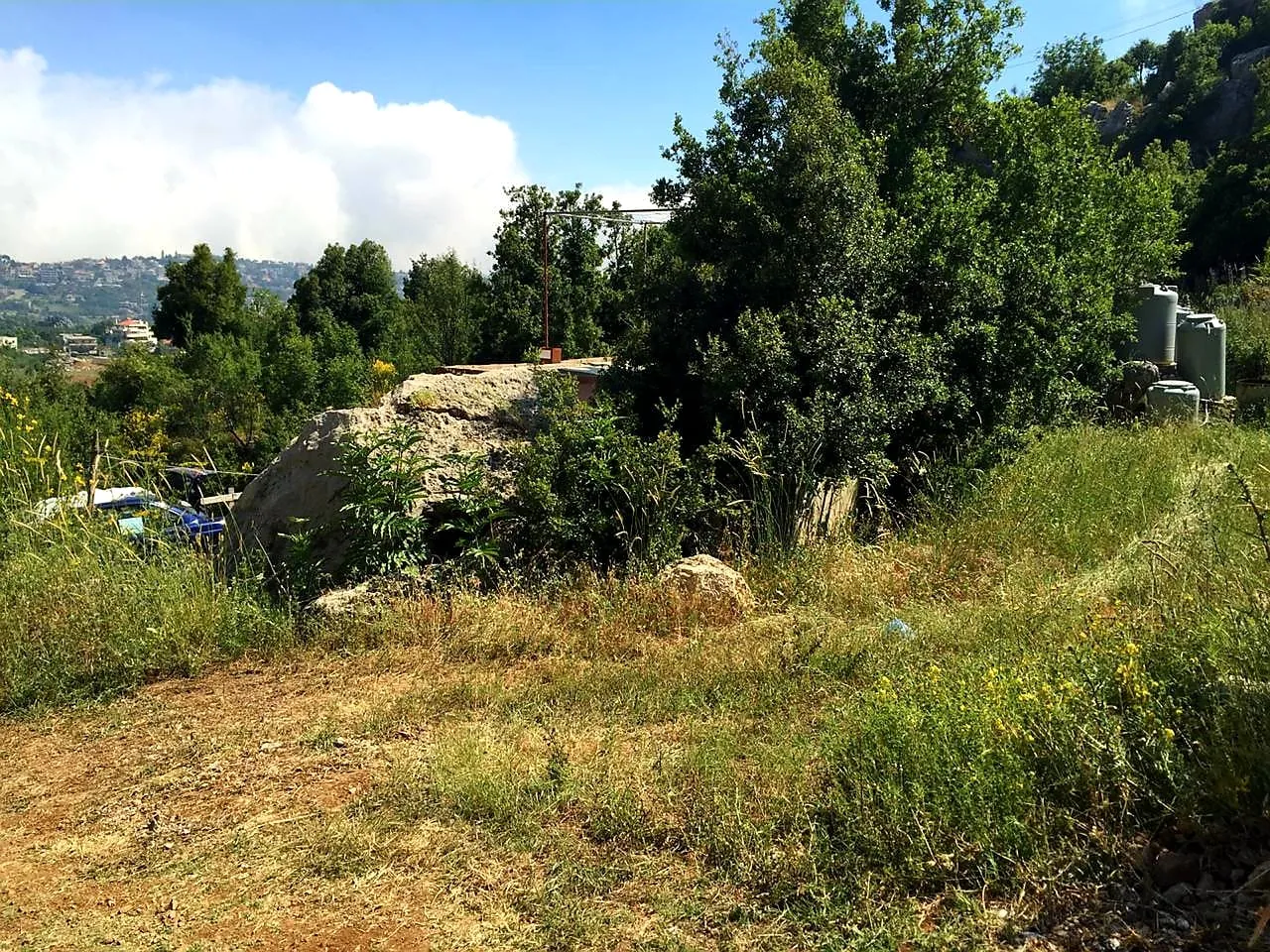 Land With Chalet for Sale in Bekaatat Achkout — الصورة 2