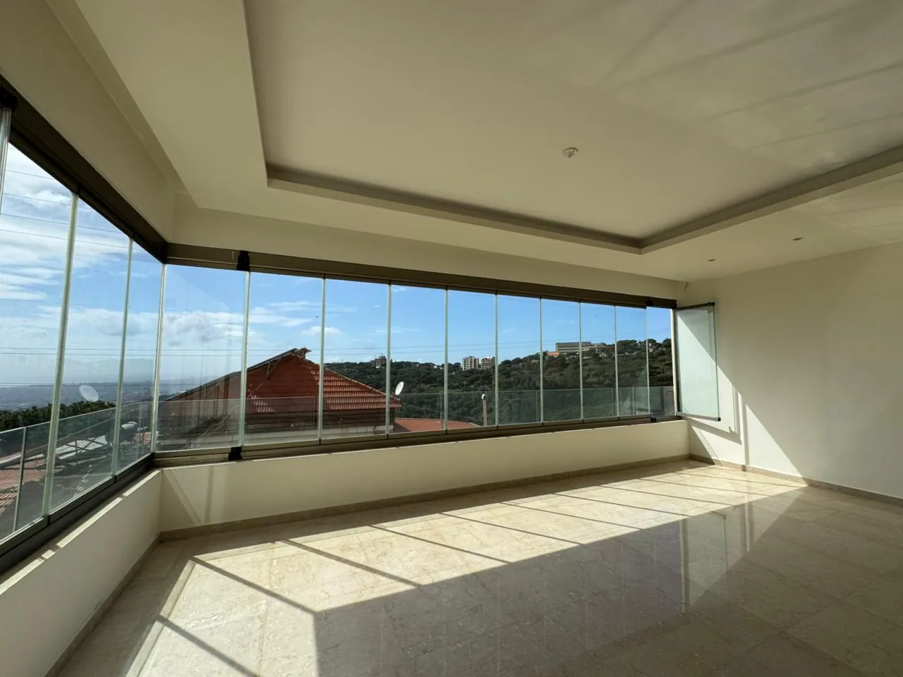 Apartment With Unlockable Sea & Mountain View in Ain Najem — photo 2