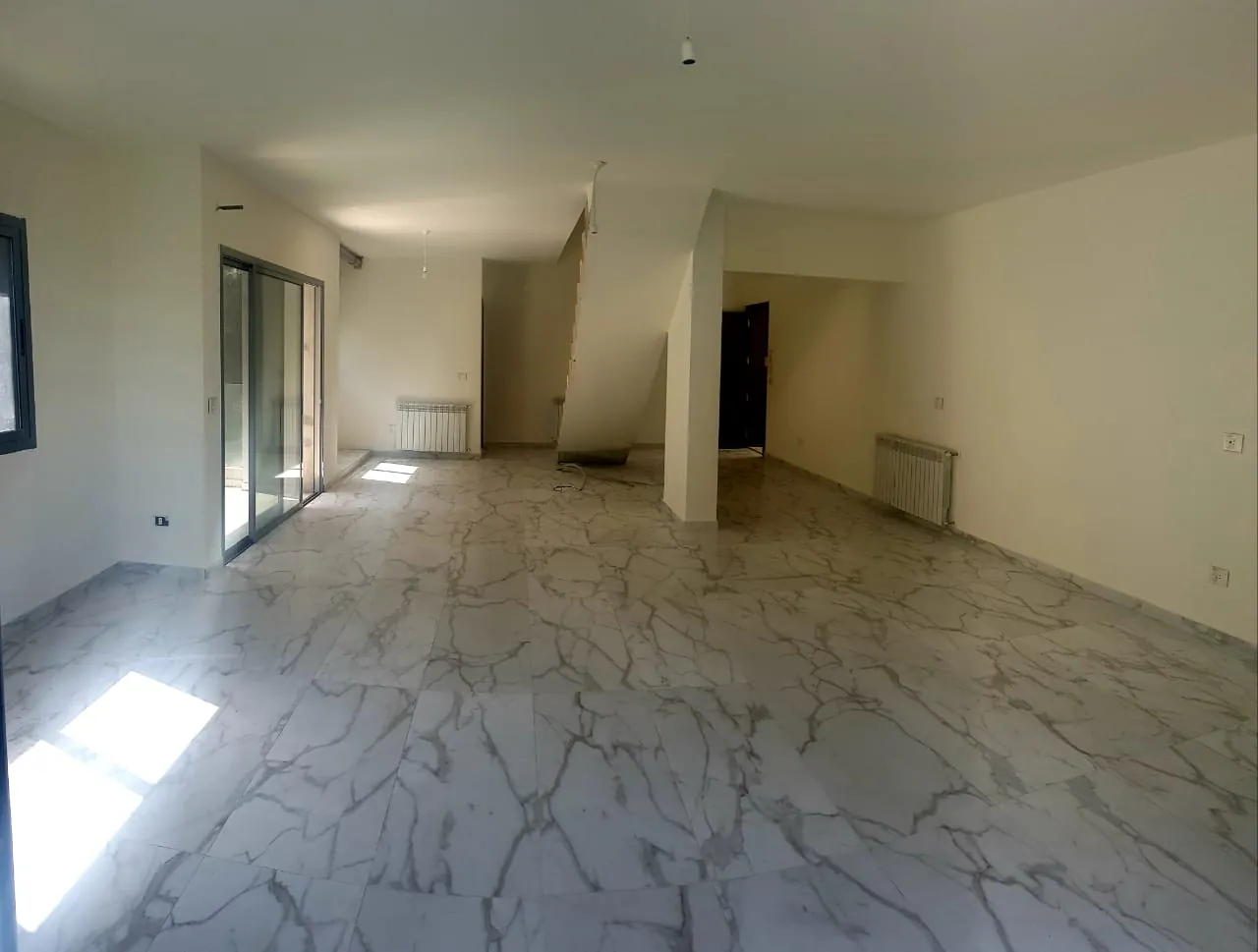 Triplex with Terrace for Sale in Kfour — الصورة 2