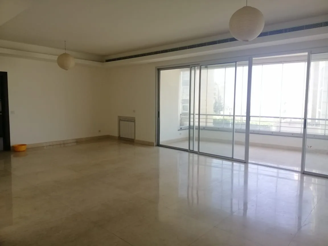 Spacious Apartment for Rent in Achrafieh, Charles Malek Avenue — الصورة 10