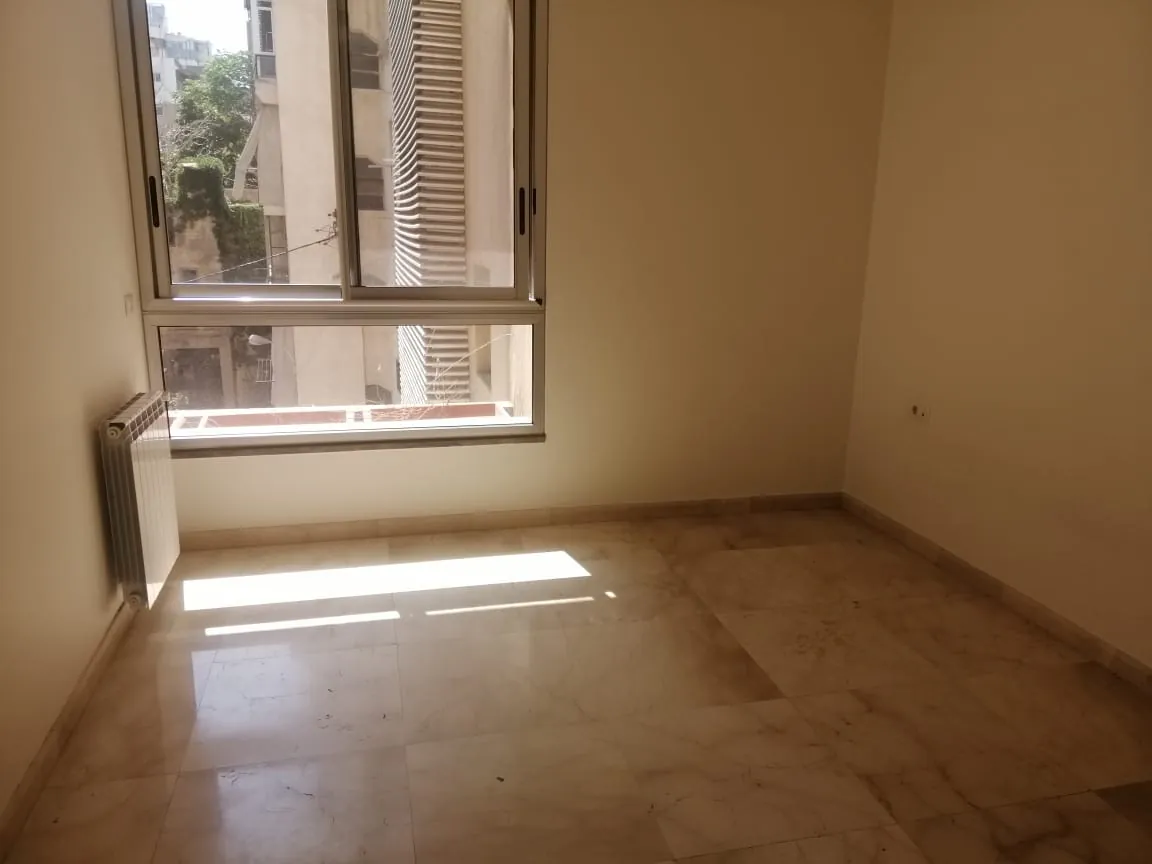 Spacious Apartment for Rent in Achrafieh, Charles Malek Avenue — الصورة 3