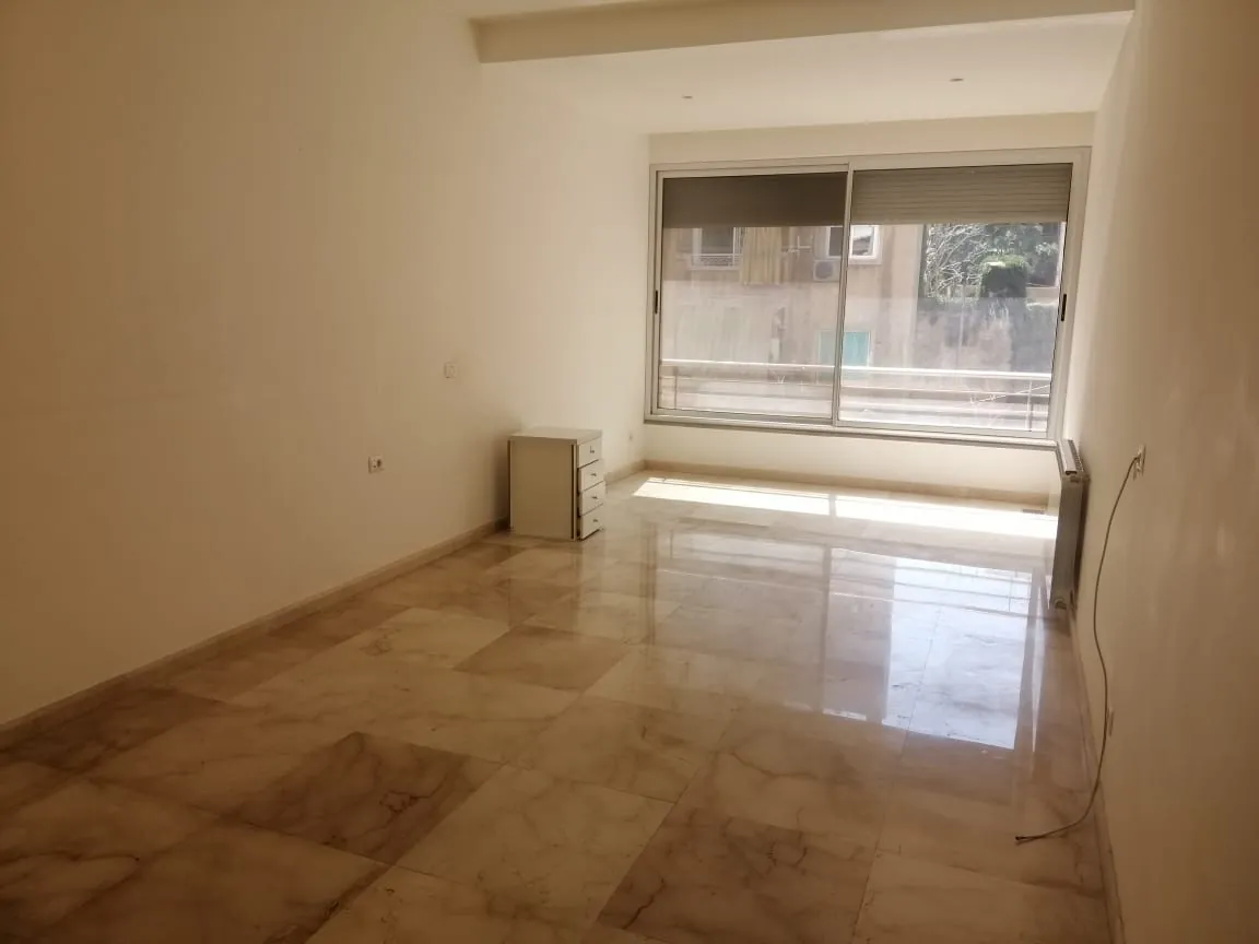 Spacious Apartment for Rent in Achrafieh, Charles Malek Avenue — الصورة 8