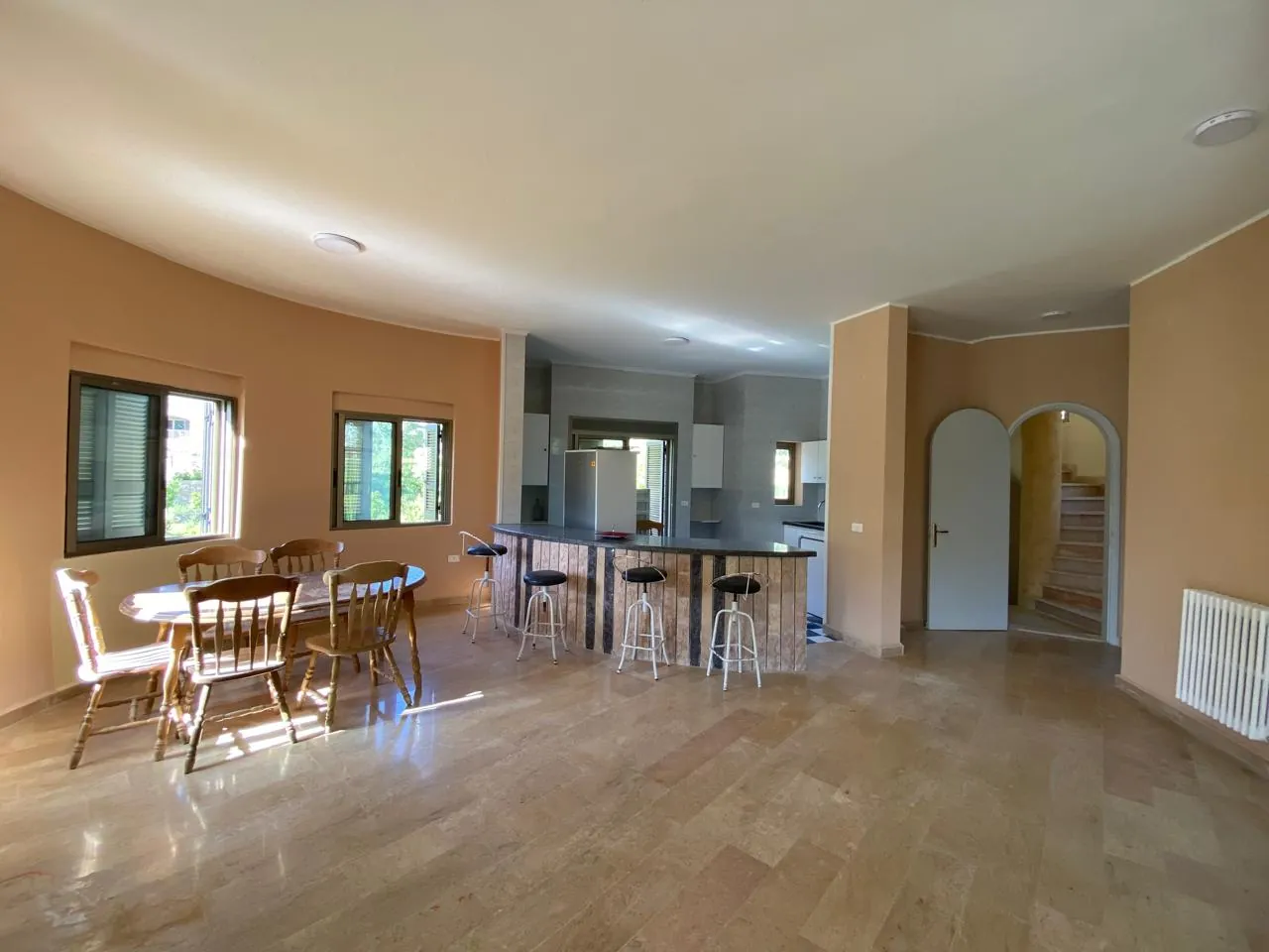 Villa for Rent in Laqlouq with Spacious Terrace — الصورة 2