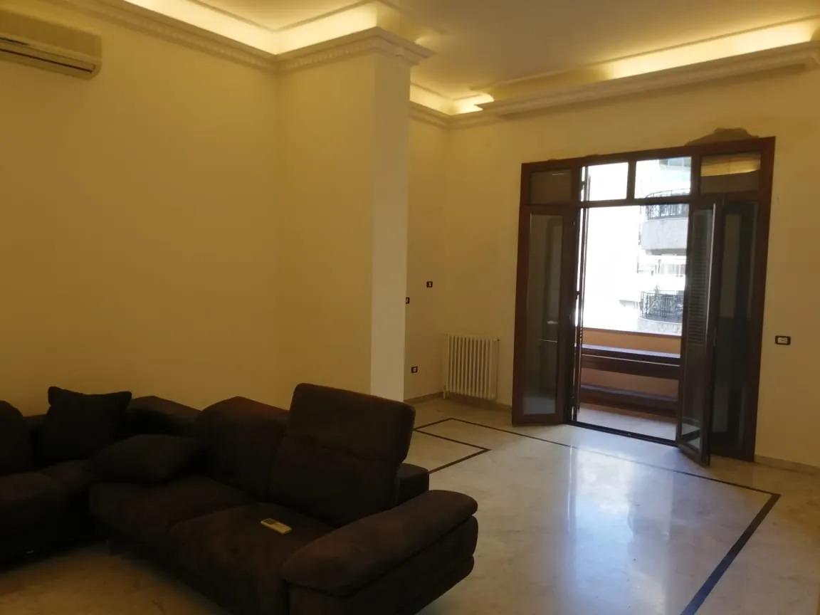 Traditional 2-Bedroom Apartment for Rent in Carre D'or Achrafieh — الصورة 3