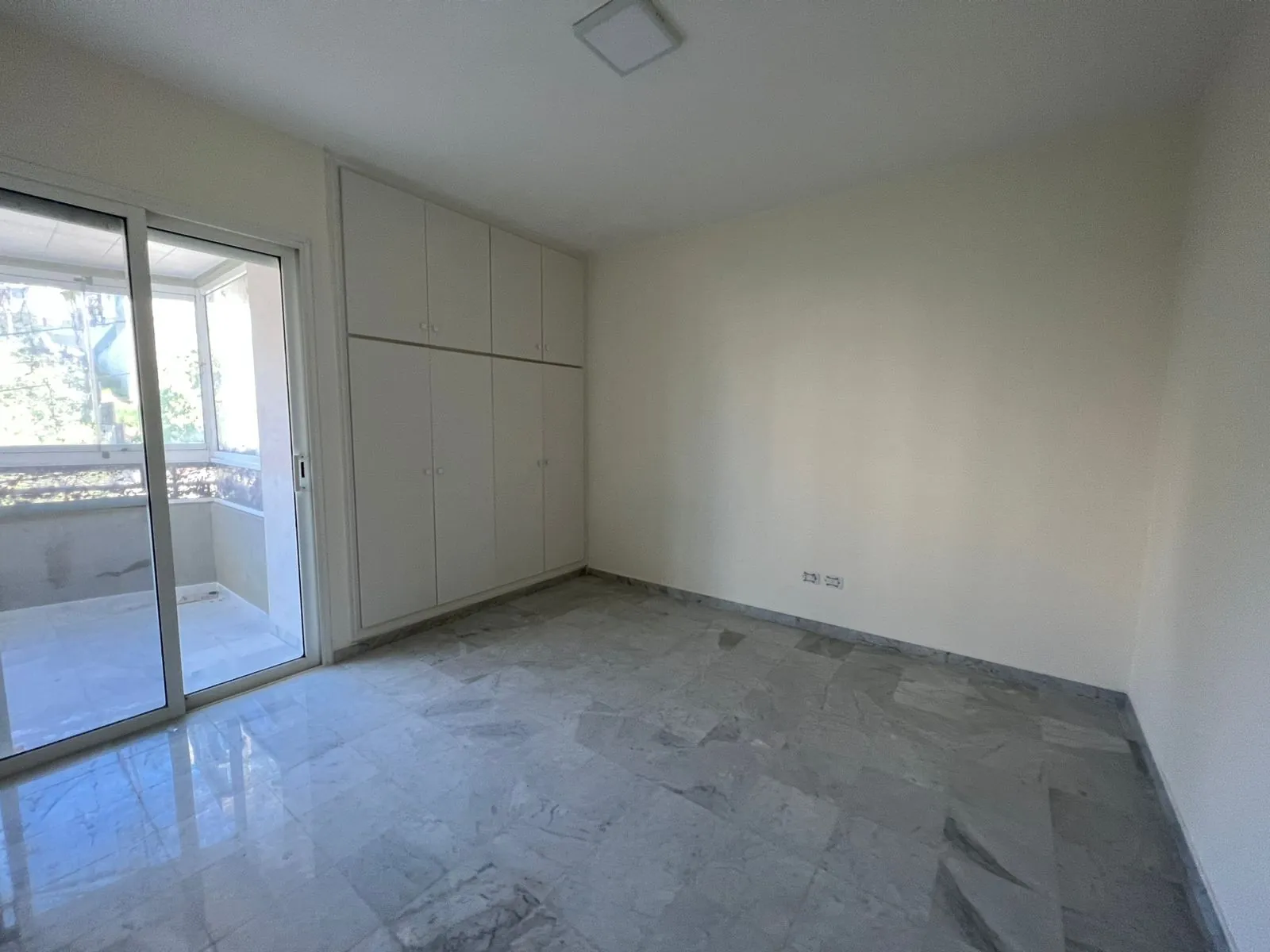 Spacious 300 SQM Apartment for Rent In Adma — الصورة 5