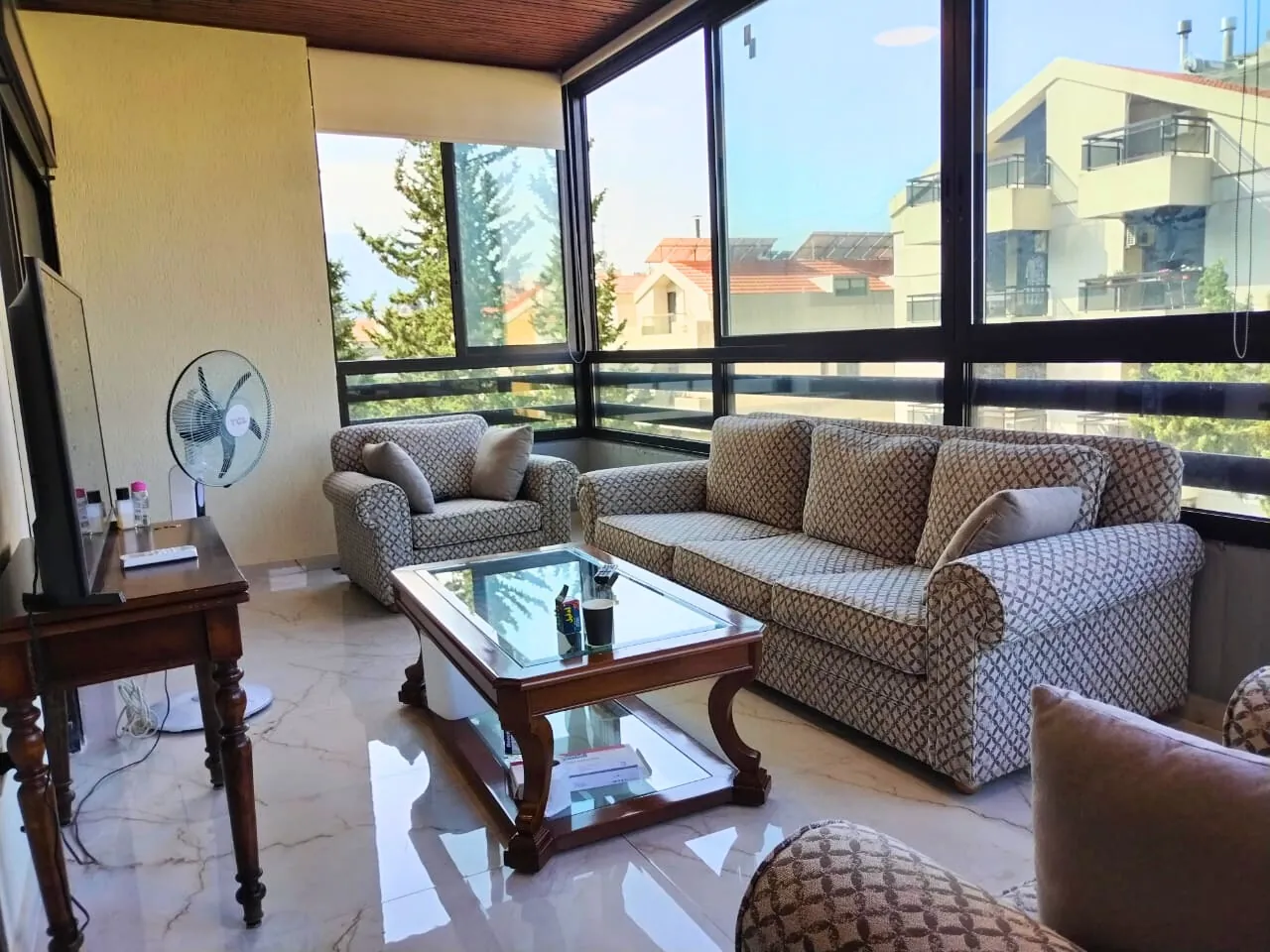 Nicely Decorated Spacious Apartment for Sale in Kfarhbeib — الصورة 3