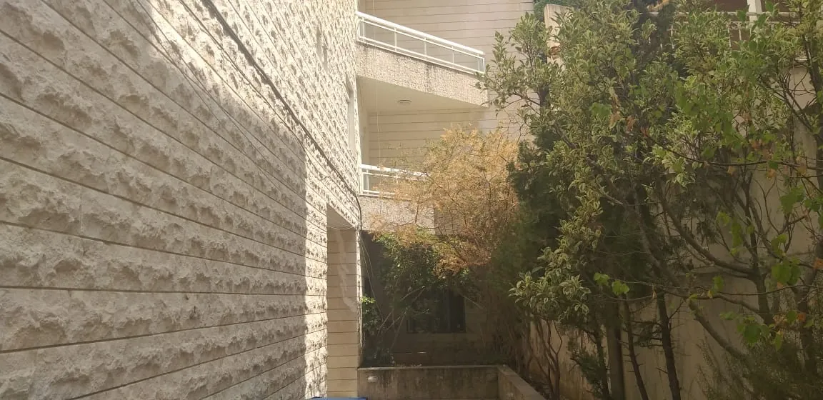 Well Located Apartment For Rent in A Calm Area of Ain Saade — الصورة 6