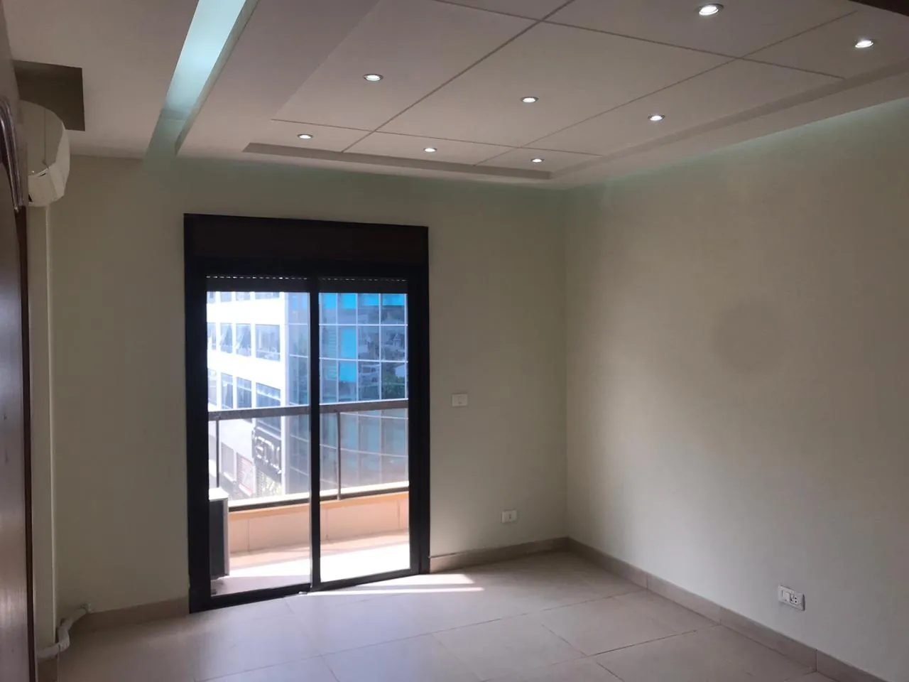 Building for Rent in Hazmieh — الصورة 10