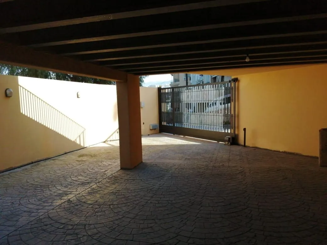 Building for Rent in Hazmieh — الصورة 3