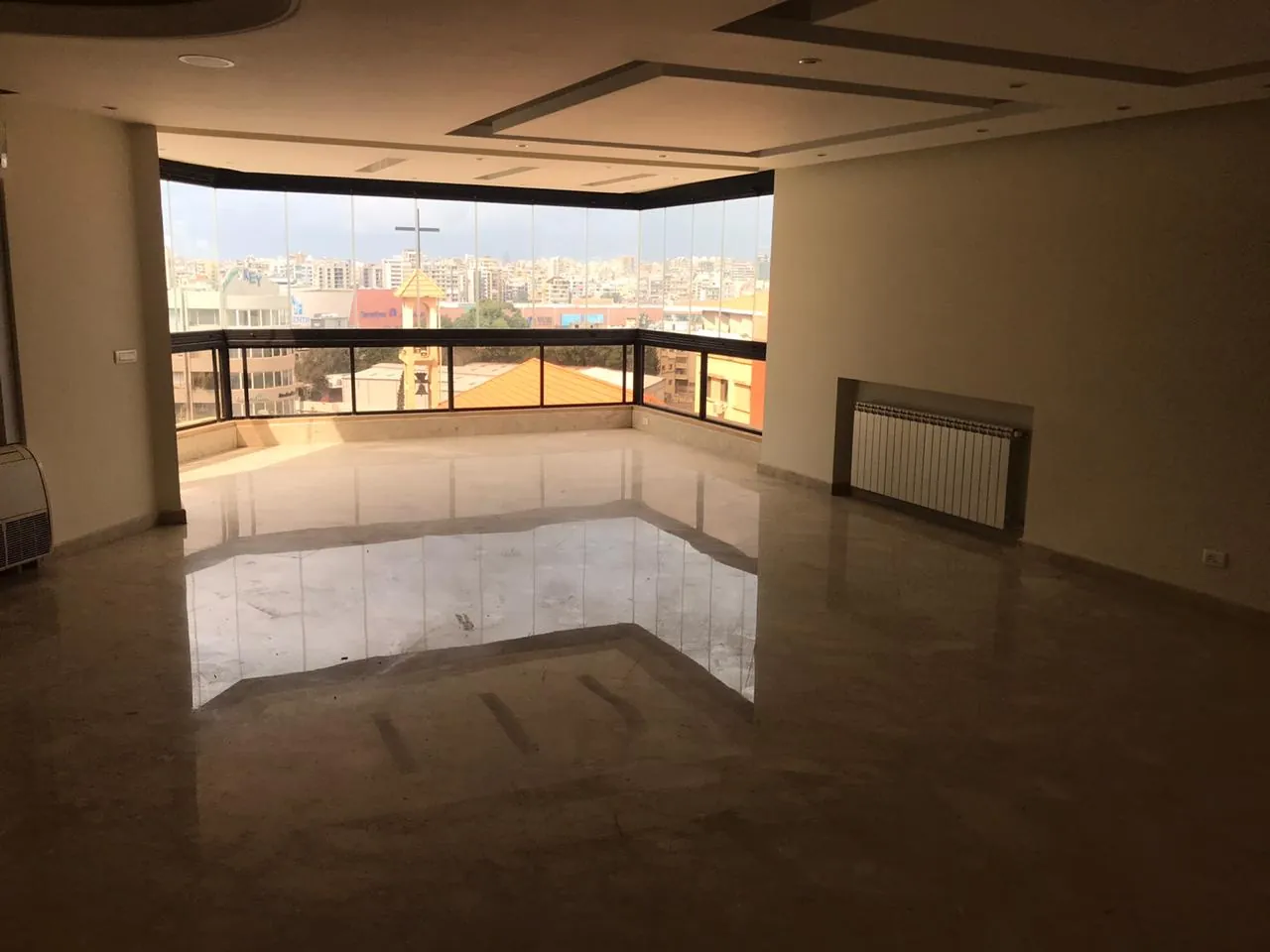 Building for Rent in Hazmieh — الصورة 4