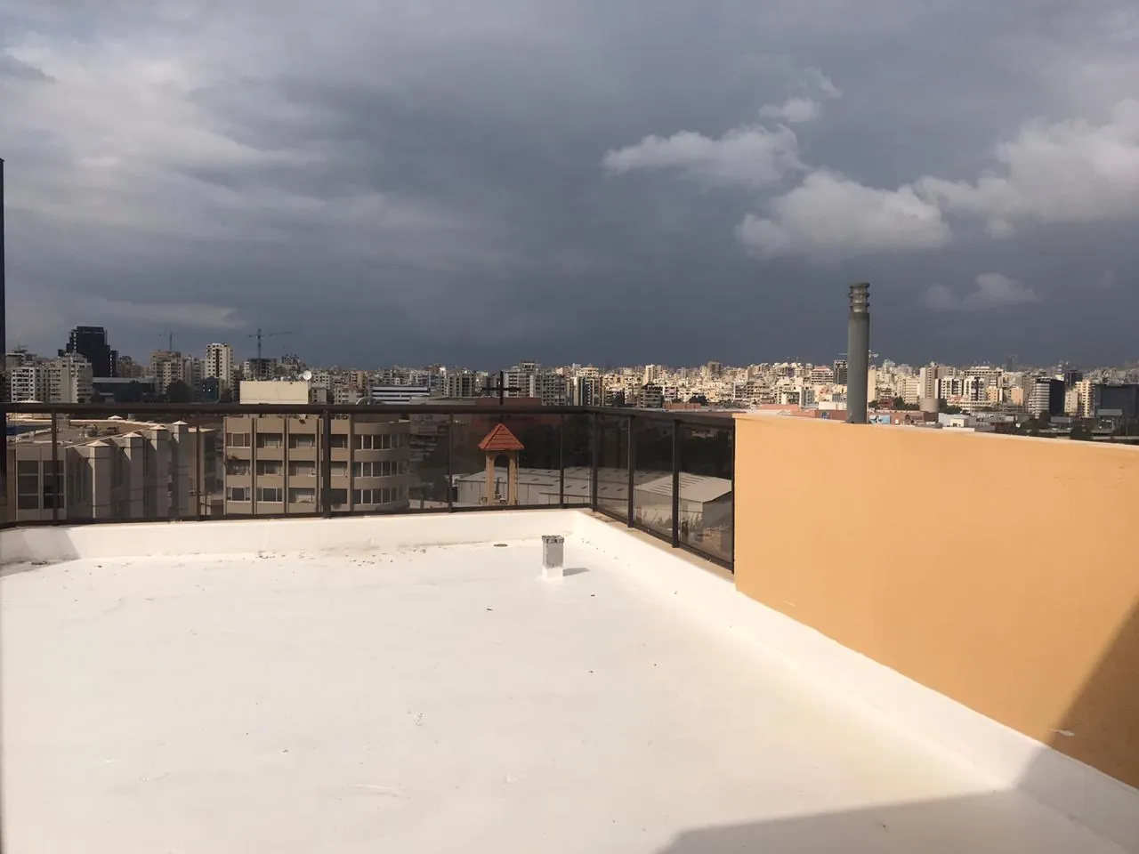 Building for Rent in Hazmieh — الصورة 6