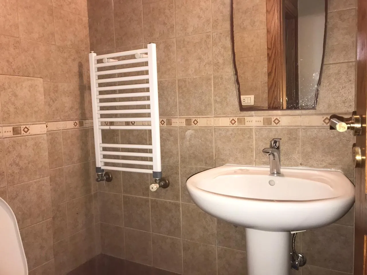 Building for Rent in Hazmieh — الصورة 8