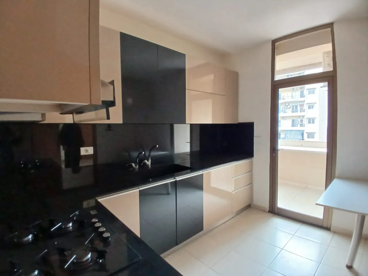 Elegant & Modern Apartment for Rent in Antelias — الصورة 3