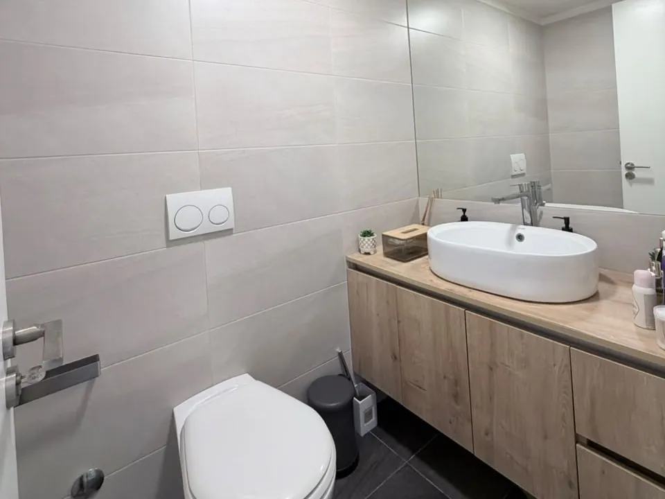 Fully Furnished 1-Bedroom Apartment for Rent in Achrafieh, Sioufi — الصورة 10