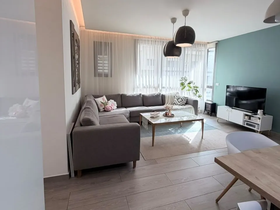 Fully Furnished 1-Bedroom Apartment for Rent in Achrafieh, Sioufi — الصورة 2